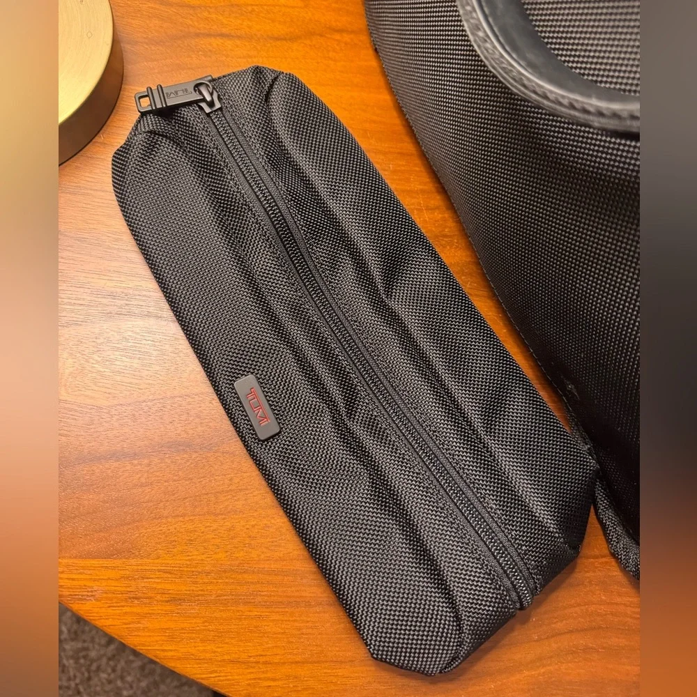 Tumi pass expandable